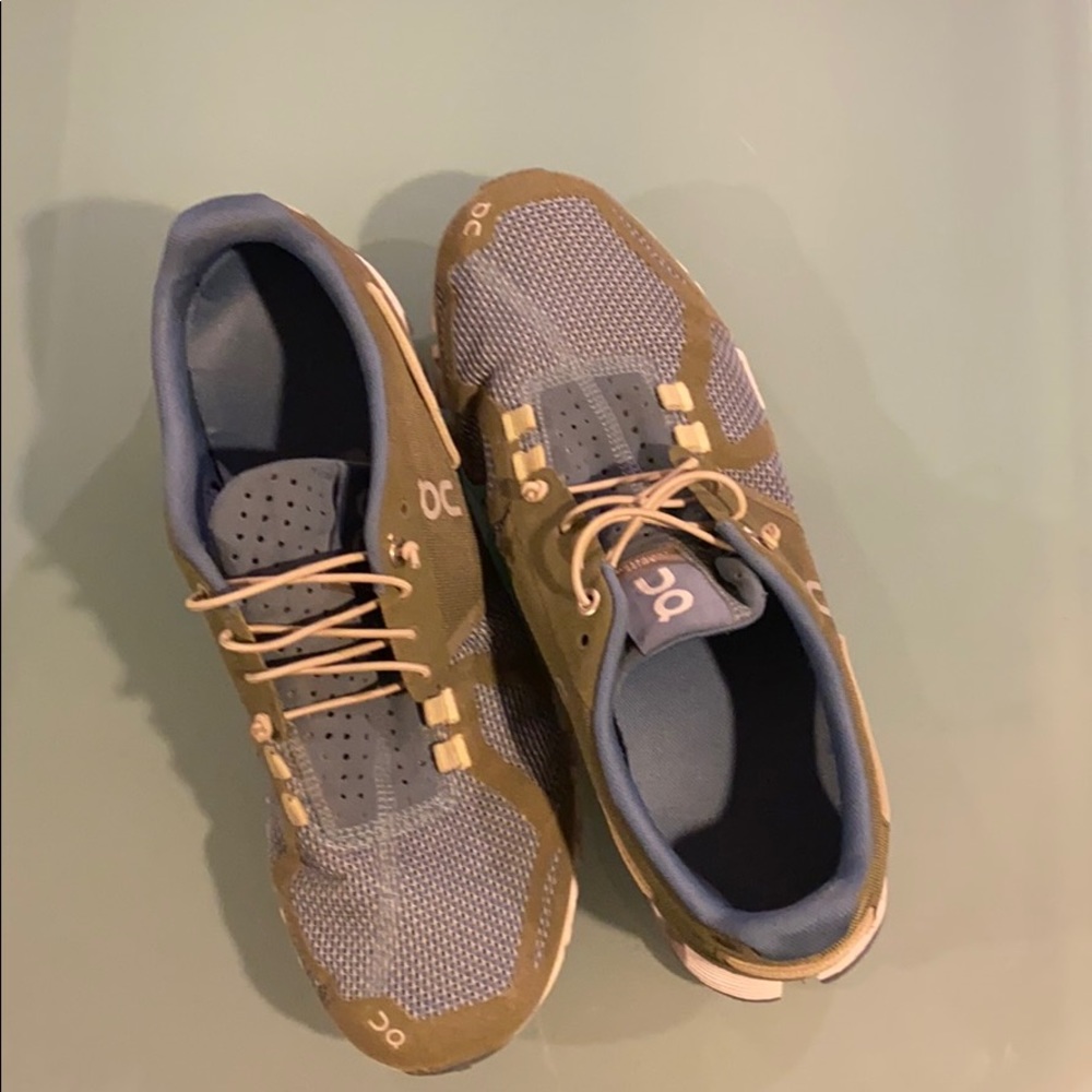 ON Cloud sneakers